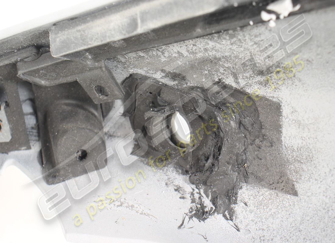 pare-choc avant ferrari endommagé. numéro de pièce 89041710 (6)