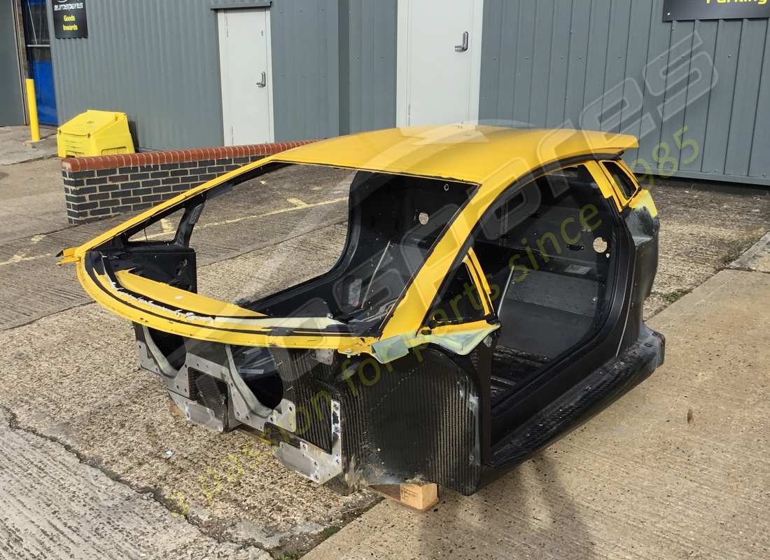 eurospares monocoque aventador utilisé. numéro de pièce eap1377688 (1)