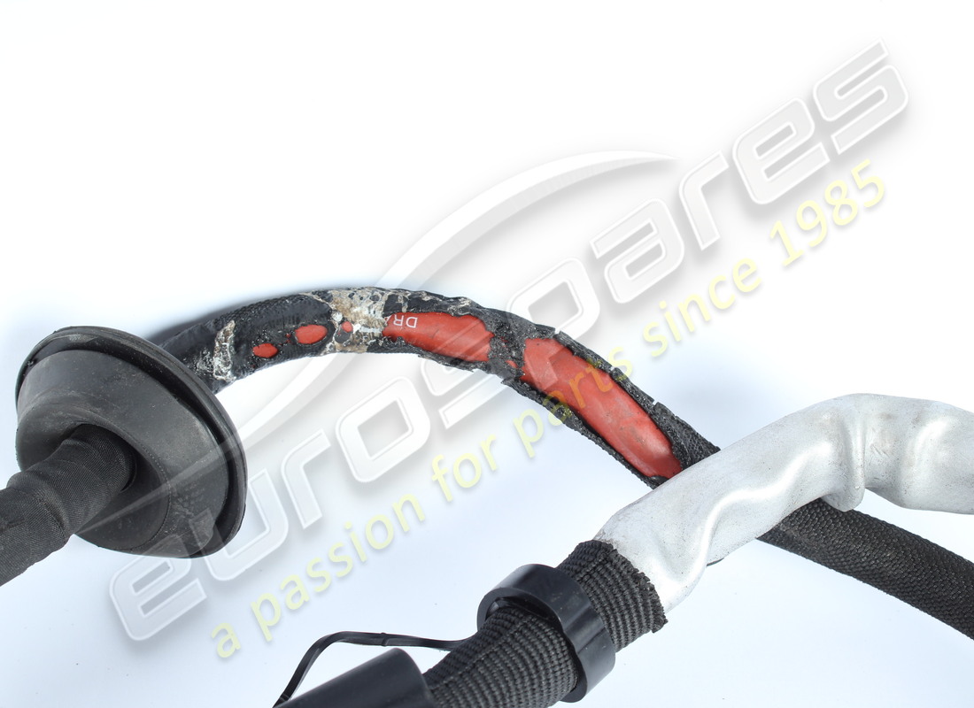 CÂBLE DE SERVICES DU MOTEUR Ferrari ENDOMMAGÉ. NUMÉRO DE PIÈCE 819376 (1)