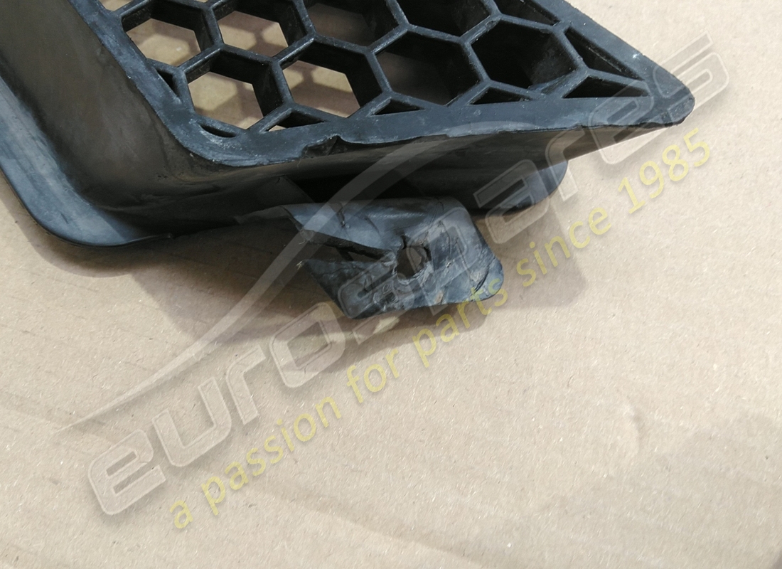 gril à air frais lamborghini endommagé. numéro de pièce 400317115 (2)