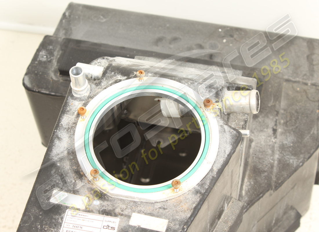réservoir de carburant droit lamborghini utilisé. numéro de pièce 470201022h (3)