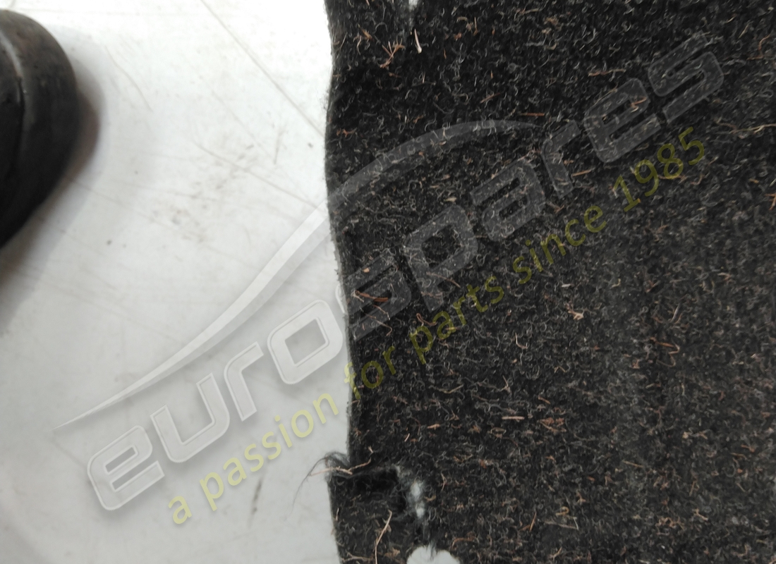 protection de passage de roue avant gauche endommagée maserati. numéro de pièce 670102659 (2)