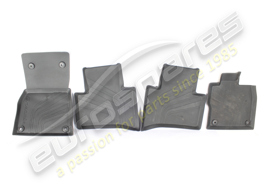 KIT DE SUR-MOQUETTE NOIR D'OCCASION Maserati. NUMÉRO DE PIÈCE 670205728 (1)
