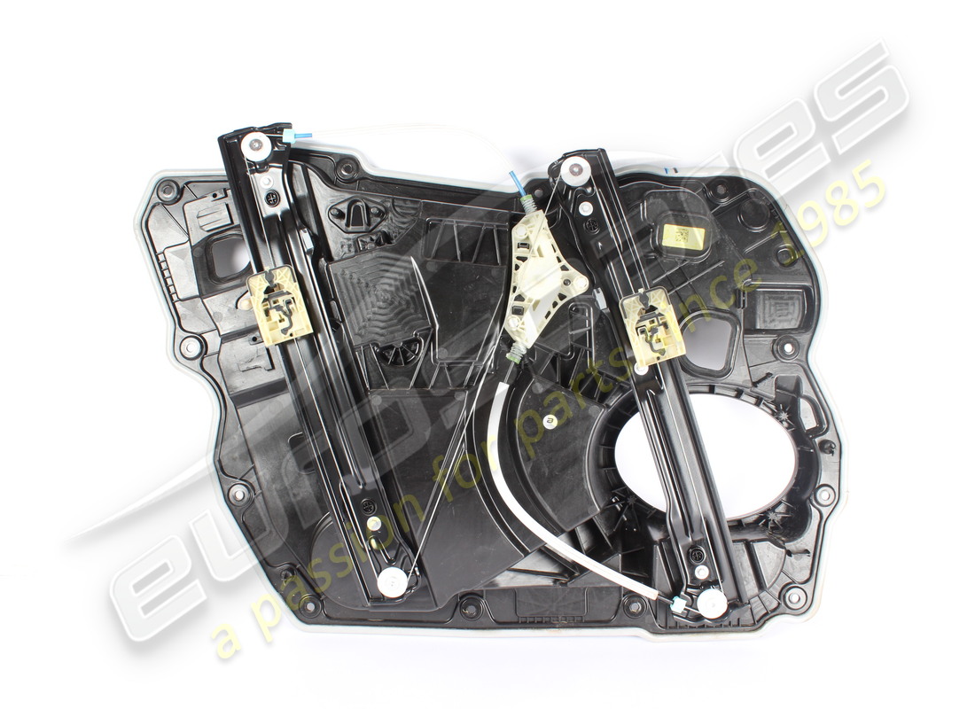 support de porte avant droit endommagé maserati. numéro de pièce 673014121 (1)