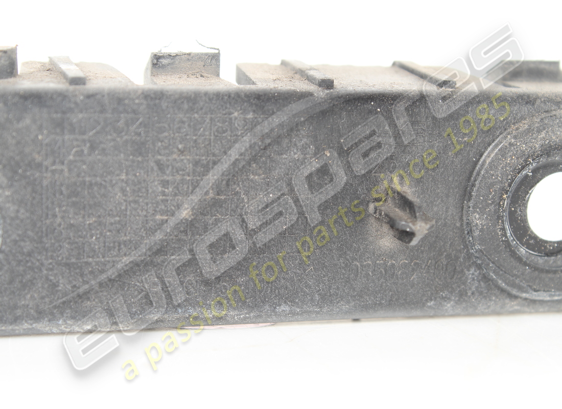 utilisé ferrari support arrière droit. numéro de pièce 85082400 (2)
