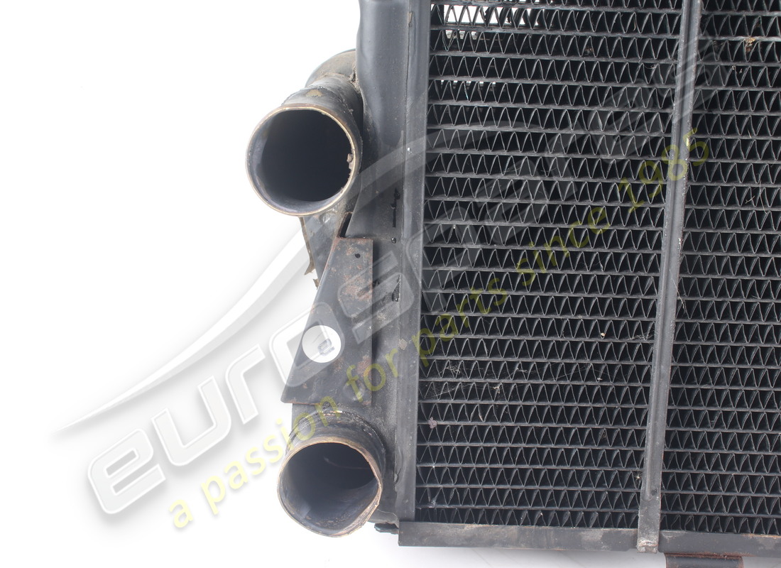 radiateur à eau maserati utilisé. numéro de pièce 384000101 (2)