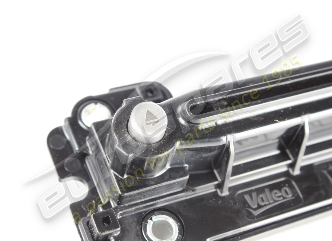 bouton d'éjection d'occasion maserati. numéro de pièce 670020772 (3)