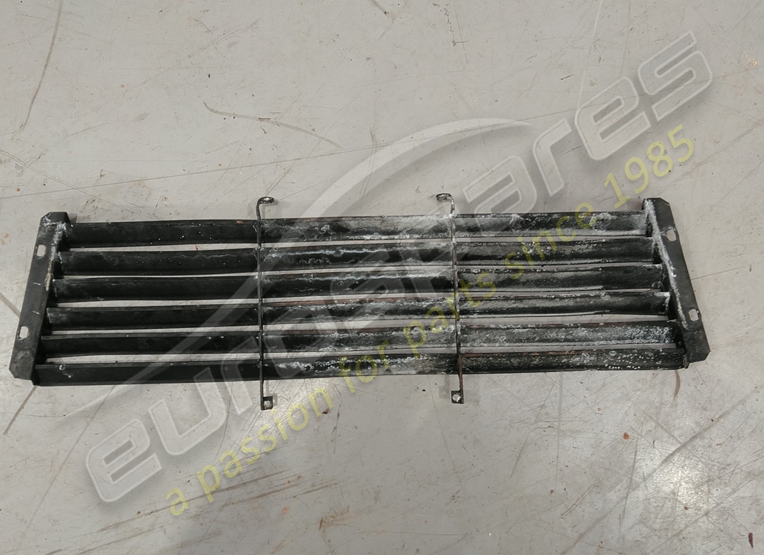 grille de couvercle de moteur ferrari endommagée. numéro de pièce 40089807 (2)