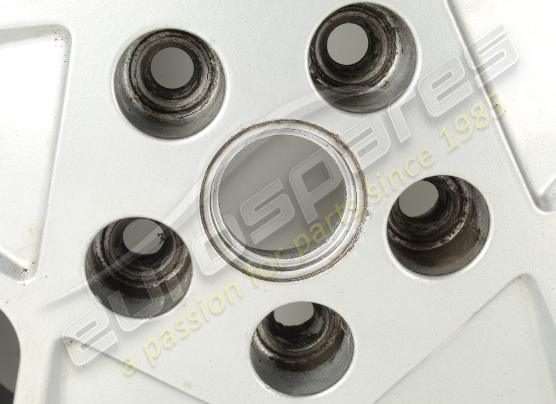 UTILISÉ FERRARI ROUE AVANT 3.2 MQV. NUMÉRO DE PIÈCE 127465 (2) utilisé ferrari roue avant 3.2 mqv. numéro de pièce 127465 (2)