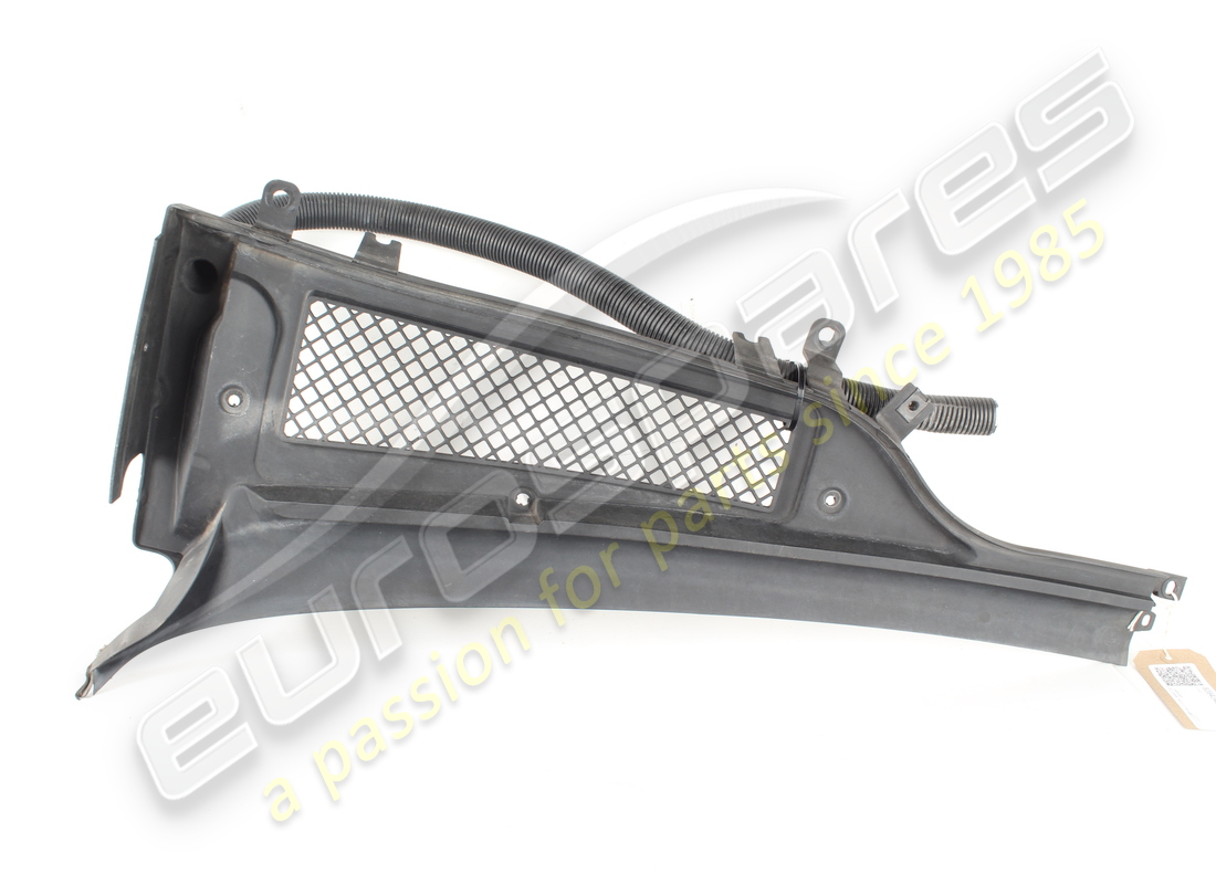 plateau sous pare-brise gauche d'occasion ferrari complet rhd numéro de pièce 83943400 (1)