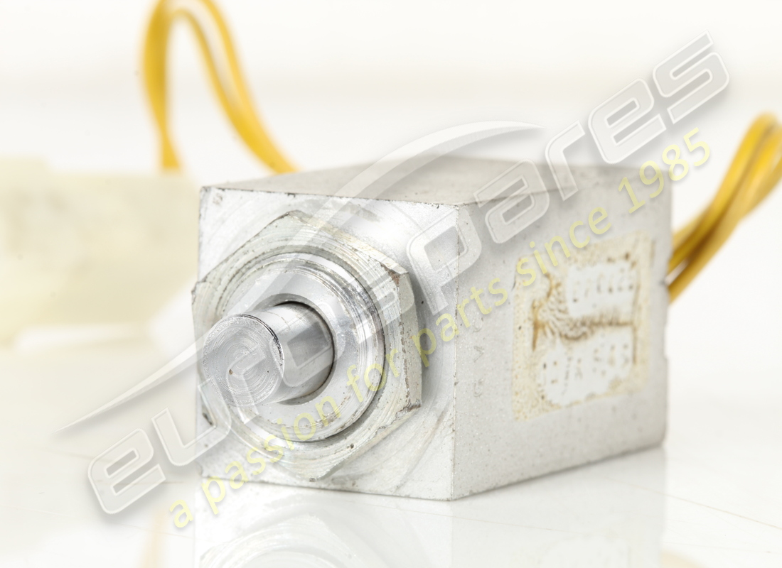 solénoïde de boîte à gants/bouchon de remplissage de carburant d'occasion ferrari. numéro de pièce 60868600 (2)