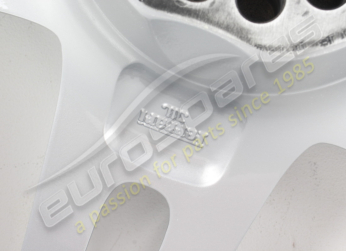 jante de roue avant ferrari reconditionnée. numéro de pièce 192918 (5)