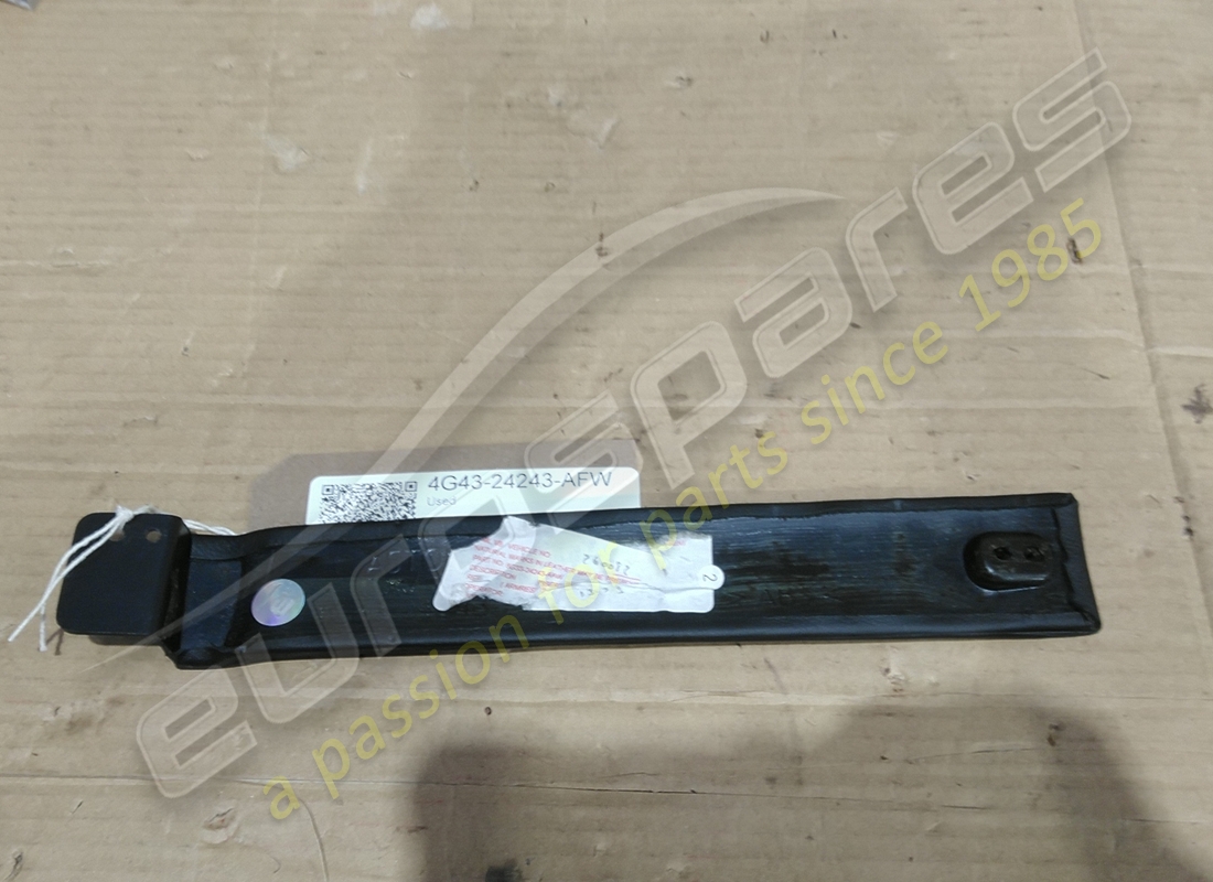 ensemble d'insert d'occasion aston martin avant dr a. numéro de pièce 4g4324243afw (2)