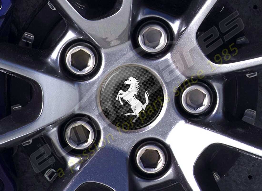 nouveaux enjoliveurs de roue de course en fibre de carbone ferrari. numéro de pièce 70005609 (1)