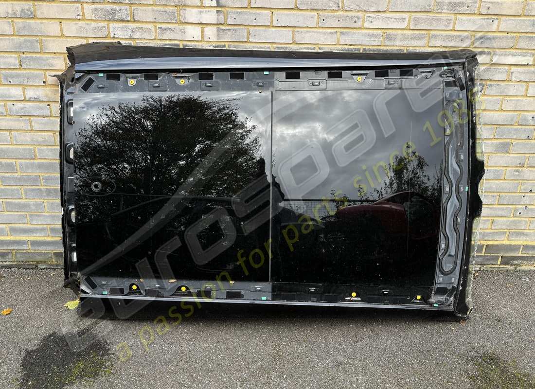 nouveau toit panoramique noir maserati. numéro de pièce 670269157 (1)