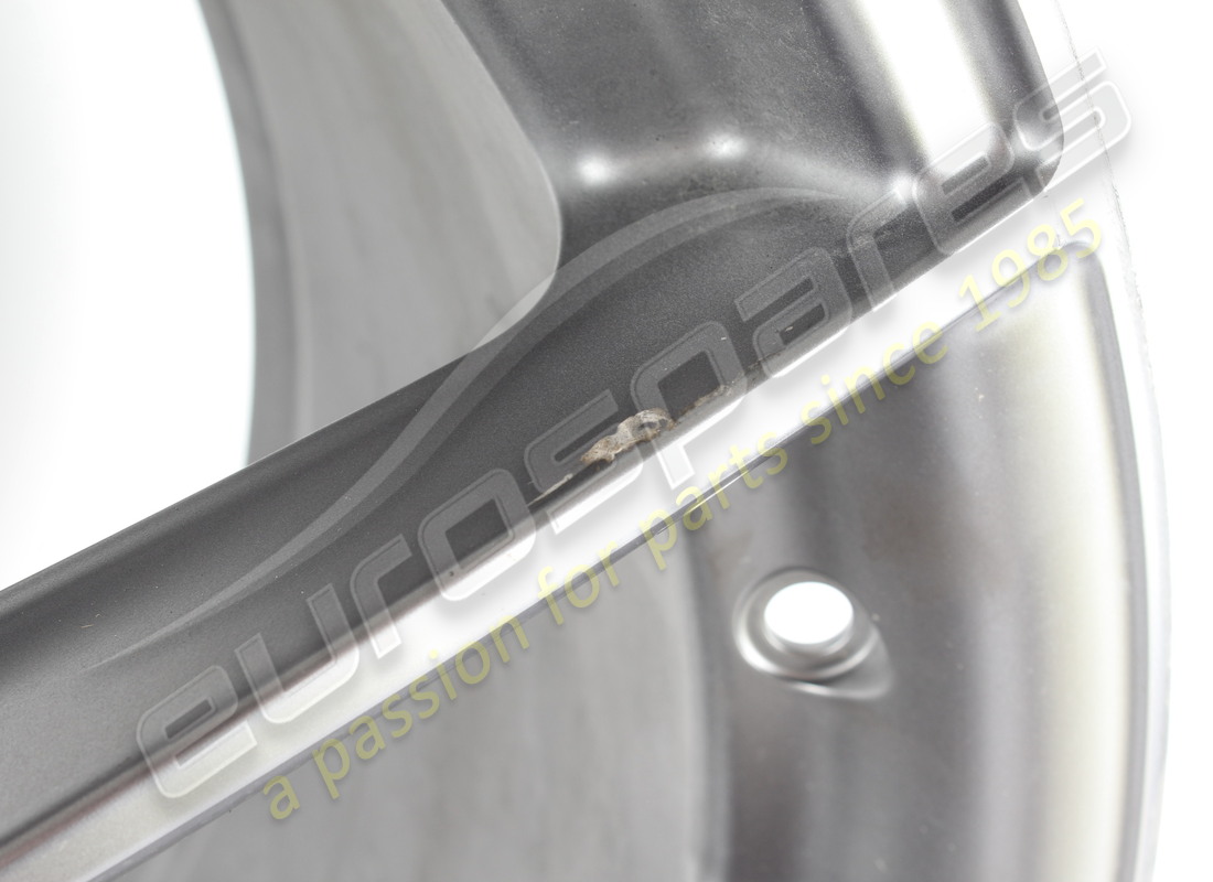 utilisé ferrari roue avant. numéro de pièce 864481 (5)