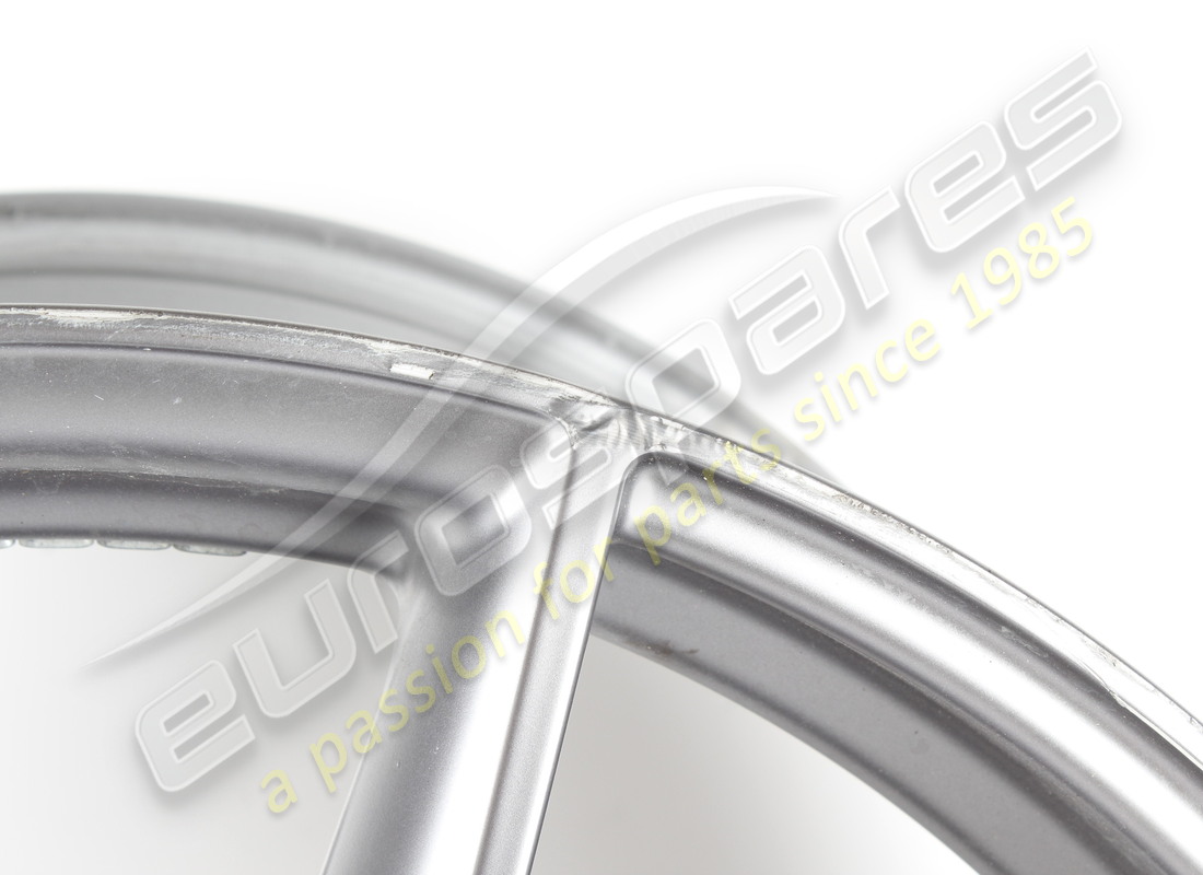 utilisé ferrari roue avant. numéro de pièce 864481 (4)