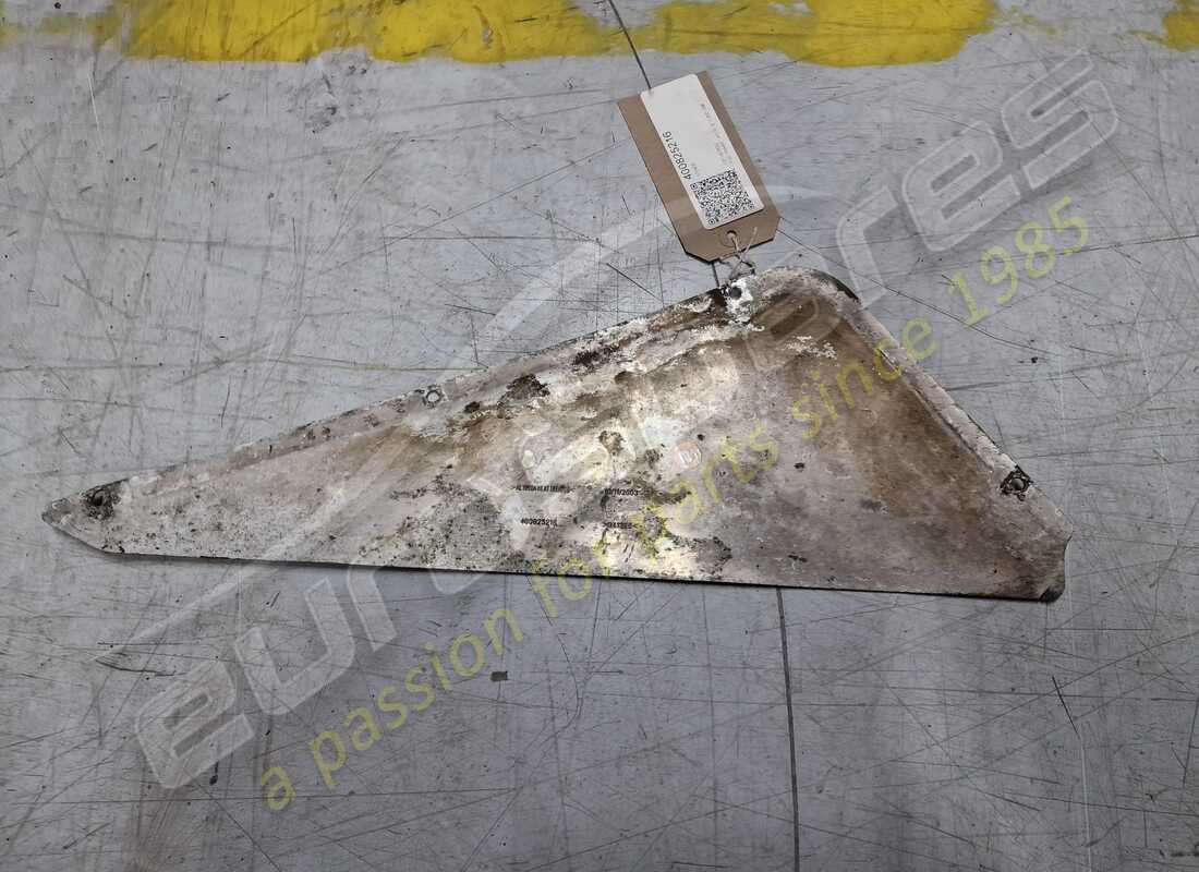 utilisé lamborghini réduction de traînée. numéro de pièce 400825216 (2)