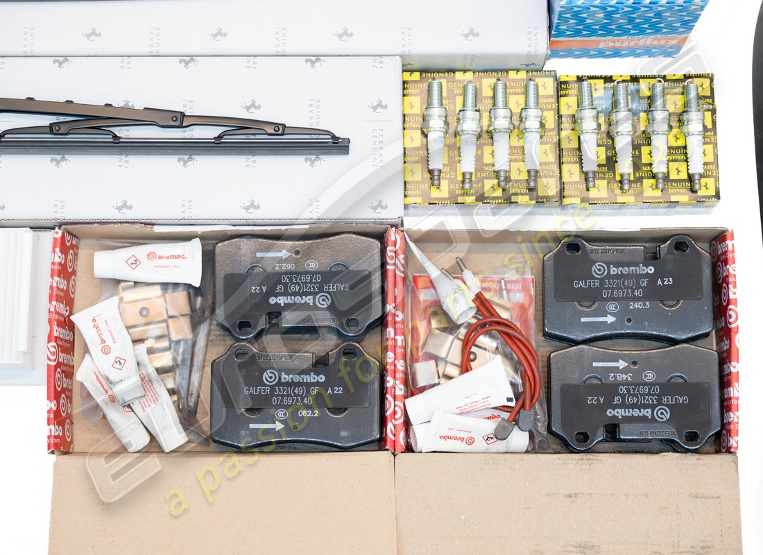 nouveau kit ferrari coupon de service 30000 km. numéro de pièce 70001497 (2)