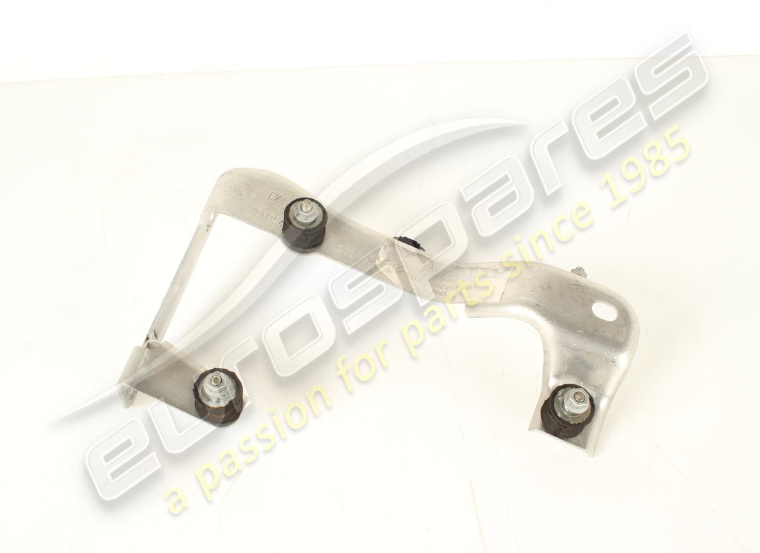 support d'occasion ferrari pour la fixation au châssis. numéro de pièce 779158 (2)