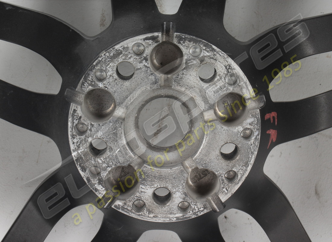 UTILISÉ FERRARI JANTE AVANT. NUMÉRO DE PIÈCE 275585 (7) utilisé ferrari jante avant. numéro de pièce 275585 (7)