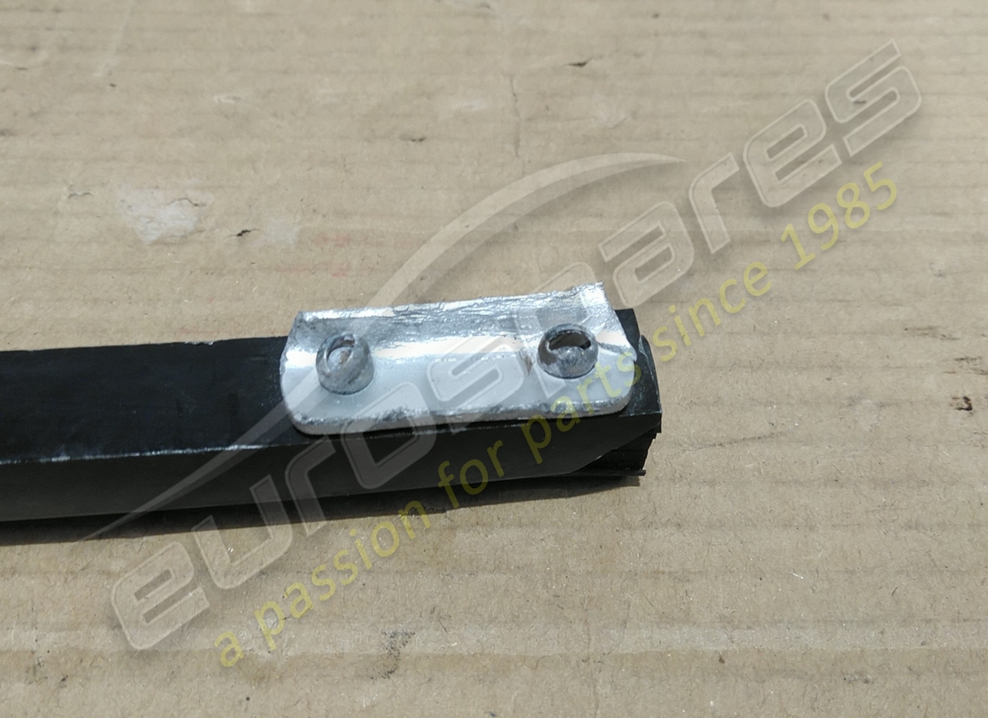 aston martin barre div, assemblage de canal, numéro de pièce droit endommagé 6g33c262a36ac (2)