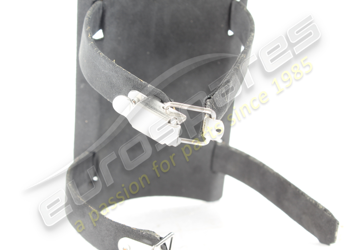 nouveau support d'extincteur ferrari. numéro de pièce 86686400 (3)