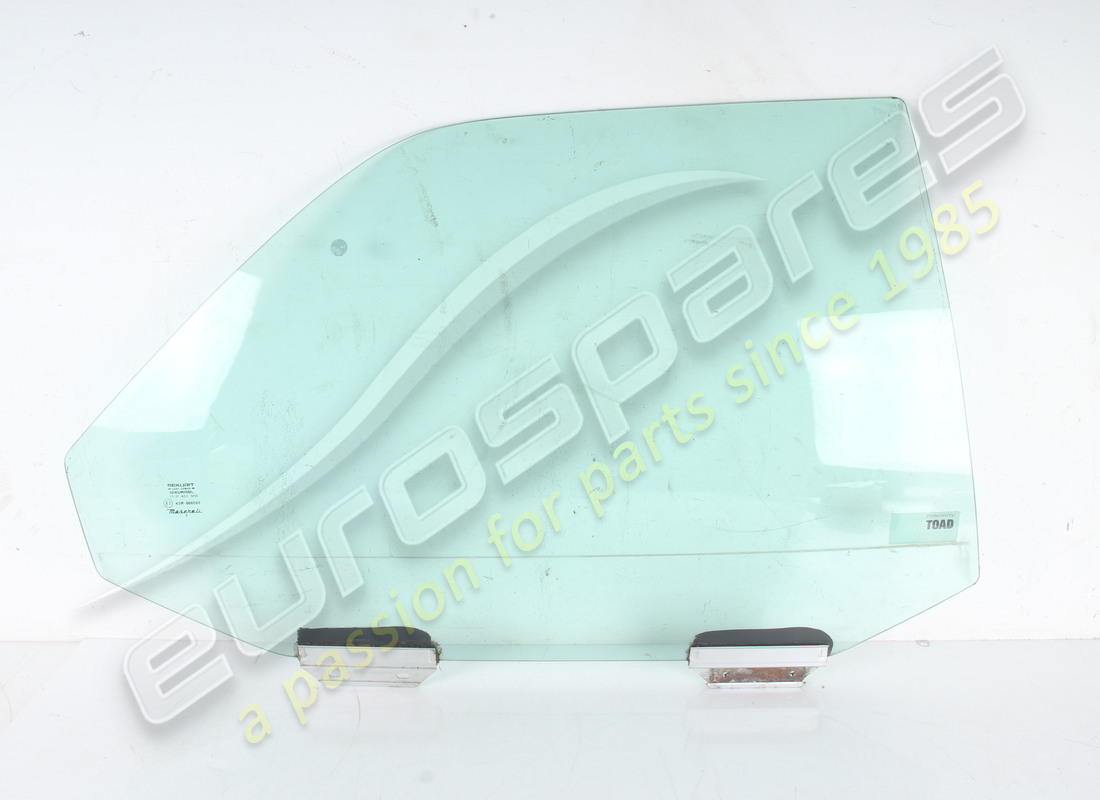 Vitre de porte avant droite d'occasion Maserati. Numéro de pièce 377700630 (1)