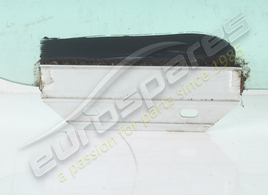 vitre de porte avant droite d'occasion maserati. numéro de pièce 377700630 (3)