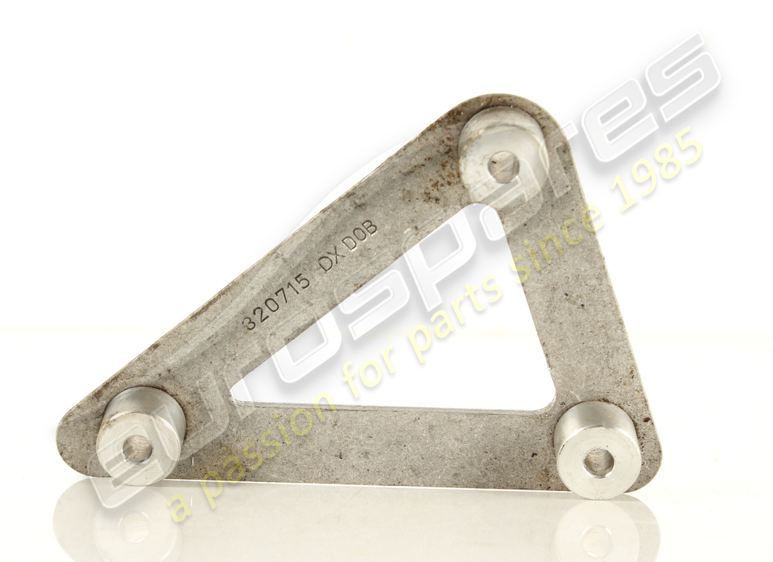 SUPPORT DE FIXATION DE CONDUIT À DROIT D'OCCASION Ferrari. NUMÉRO DE PIÈCE 320715 (1)