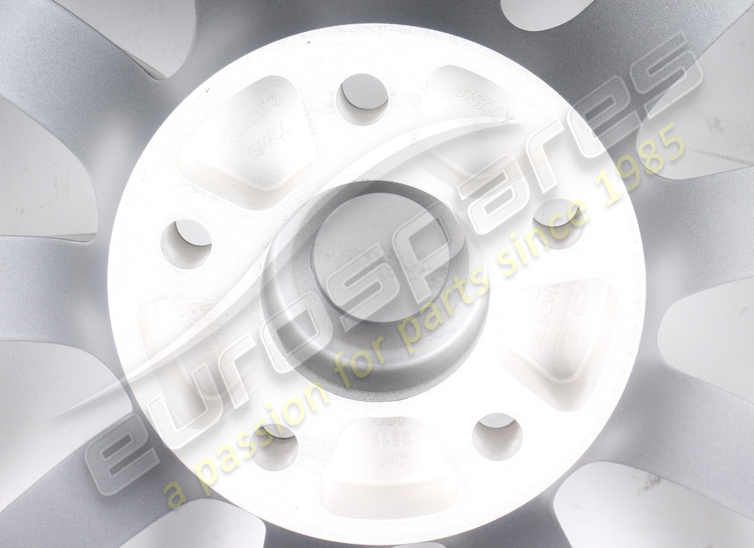 NEW FERRARI FRONT WHEEL 9,5J X 20 H2. PART NUMBER 875726 (4) new ferrari front wheel 9,5j x 20 h2. part number 875726 (4)