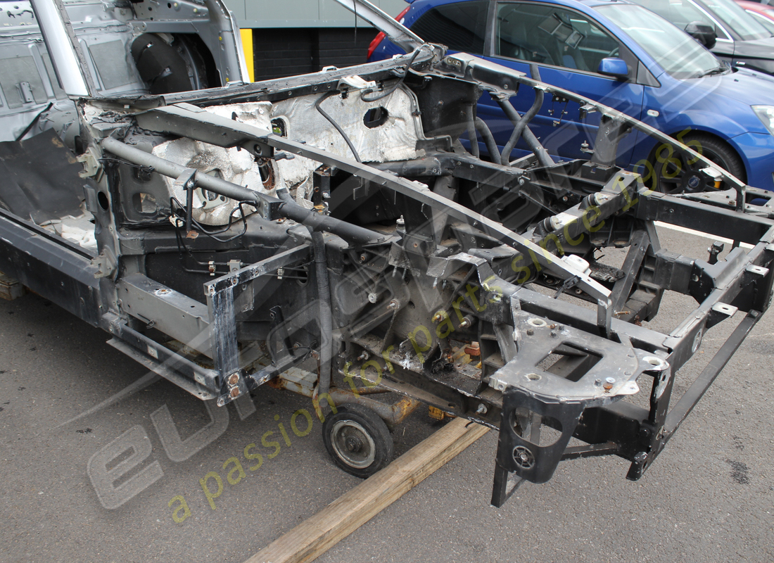 utilisé ferrari châssis avant complet. numéro de pièce 985213714 (2)