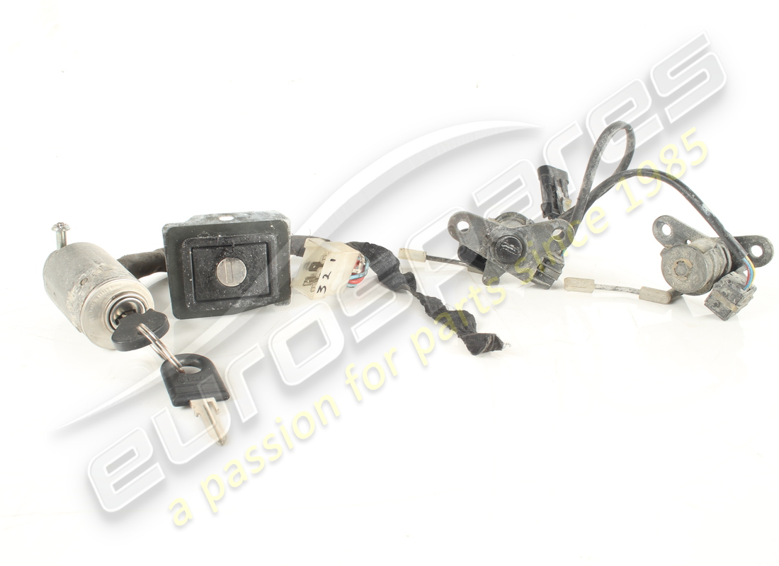 ENSEMBLE DE SERRURE COMPLET D'OCCASION Eurospares AVEC CLÉ. NUMÉRO DE PIÈCE EAP1563047 (1)