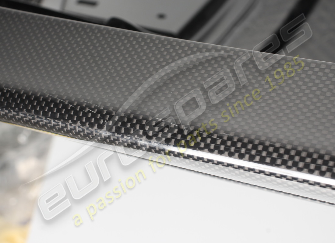 nouveau diffuseur arrière ferrari en carbone. numéro de pièce 887758 (16)
