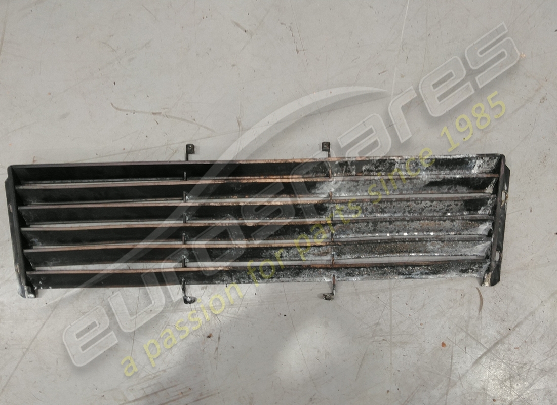 grille de couvercle de moteur ferrari endommagée. numéro de pièce 40089807 (1)