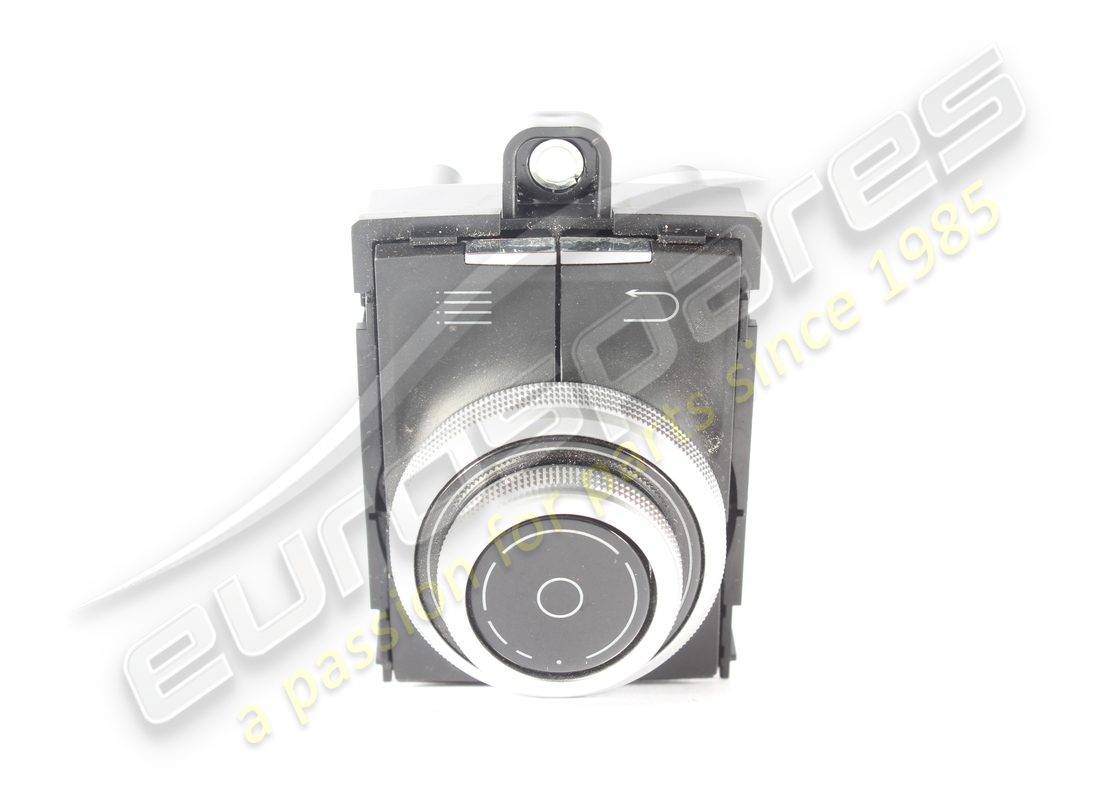 Bouton rotatif à droite d'occasion Maserati. Numéro de pièce 670110724 (1)