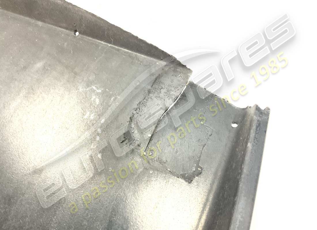 couvercle de lamborghini endommagé, pare-choc inférieur. numéro de pièce 400807527 (3)