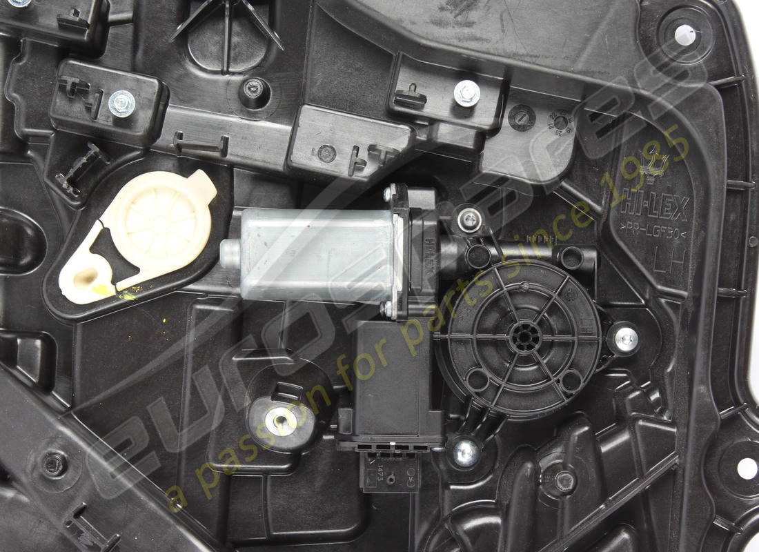 support de porte arrière gauche d'occasion maserati. numéro de pièce 673014116 (3)