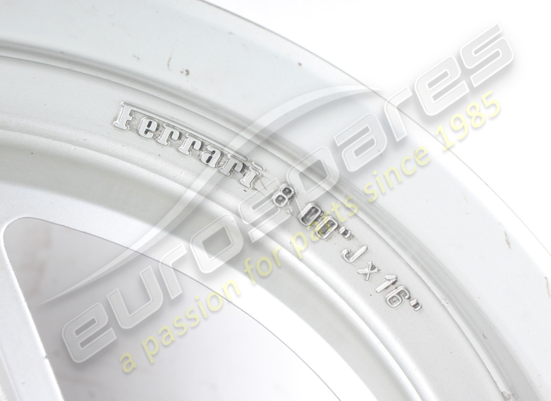 utilisé ferrari roue arrière 8jx16. numéro de pièce 130905 (2)