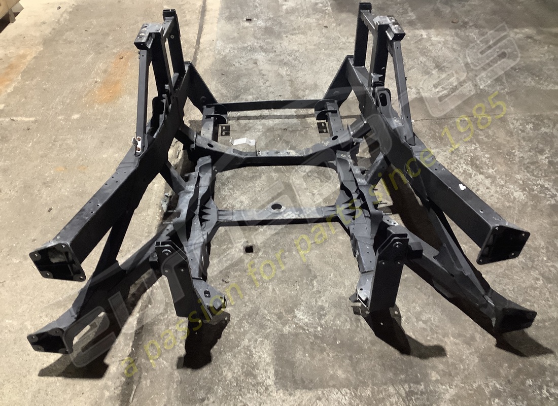 extrémité arrière lamborghini endommagée. numéro de pièce 470813031f (2)