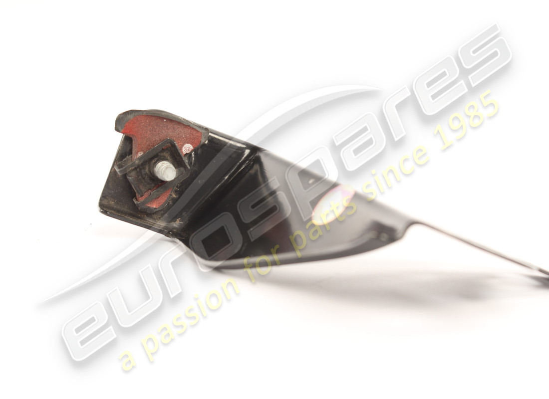 utilisé ferrari support extérieur droit. numéro de pièce 865113 (2)