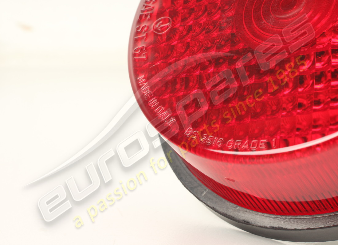 NOUVEAU FEU ARRIÈRE FERRARI AVEC RÉFLECTEUR OE. NUMÉRO DE PIÈCE 20082301 (3) nouveau feu arrière ferrari avec réflecteur oe. numéro de pièce 20082301 (3)