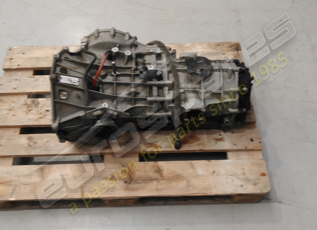 boîte de vitesses lamborghini utilisée. numéro de pièce 086300045j (2)
