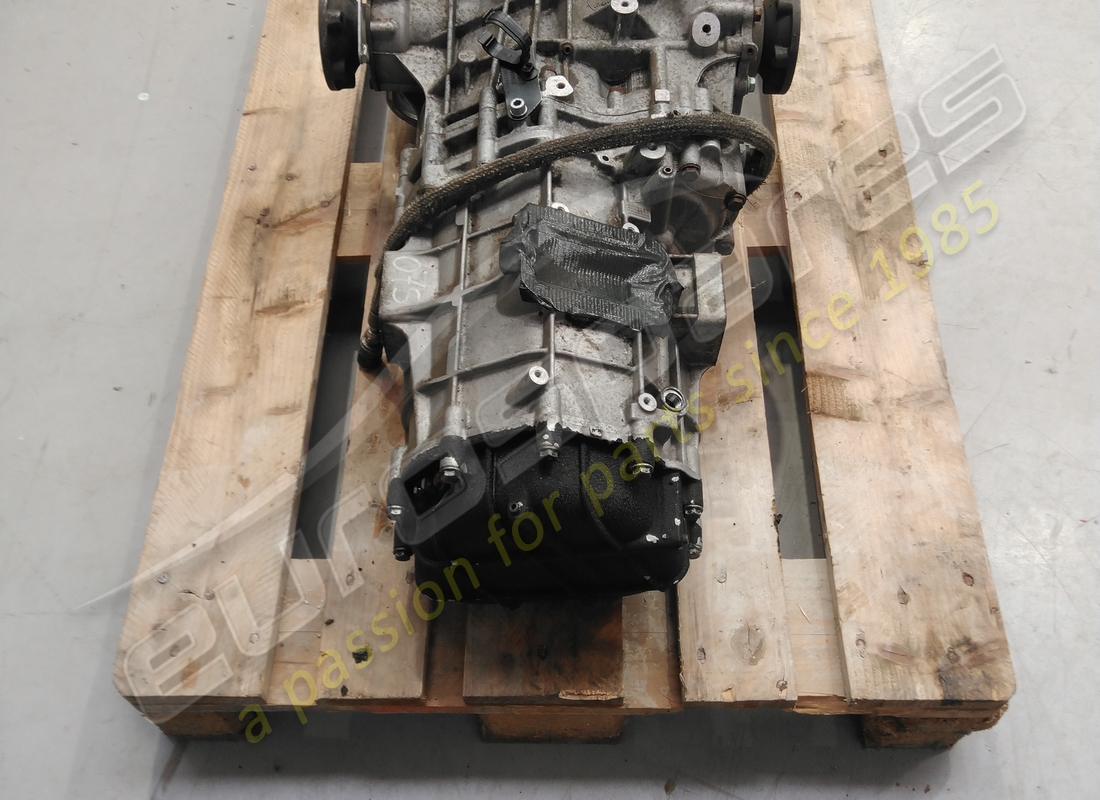 boîte de vitesses lamborghini utilisée. numéro de pièce 086300045j (3)