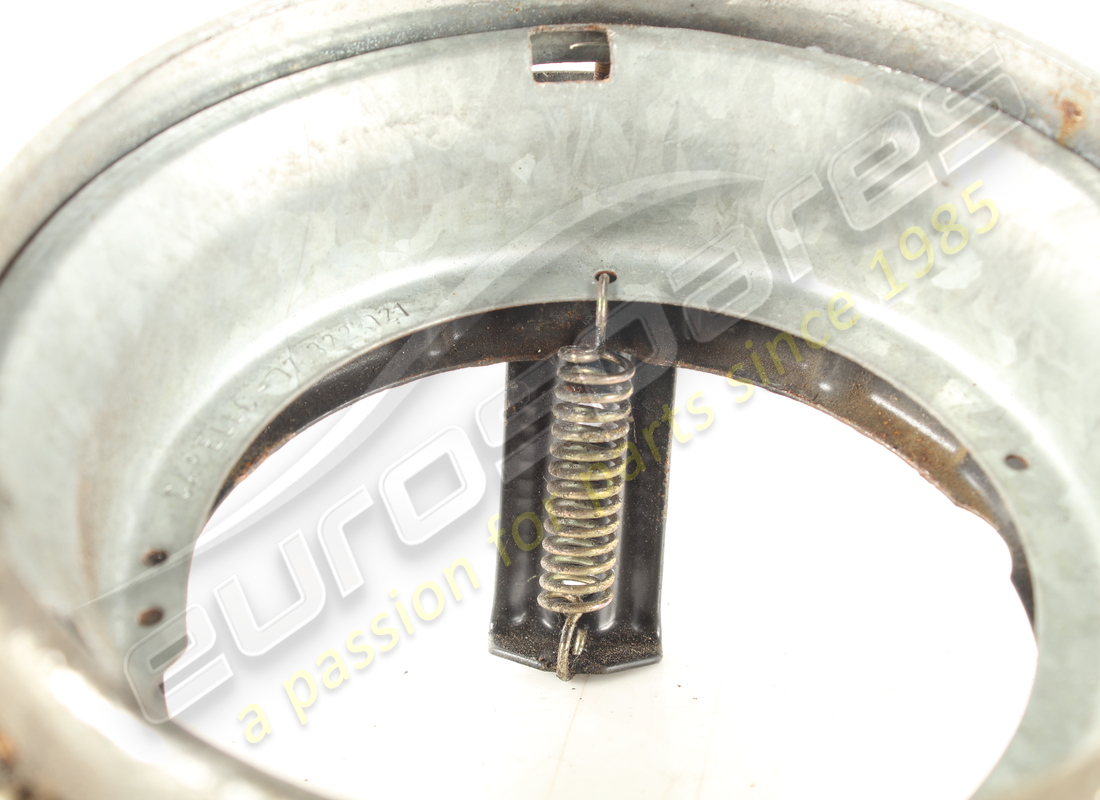 used ferrari rh main beam lamp housing. part number 40197907 (3)