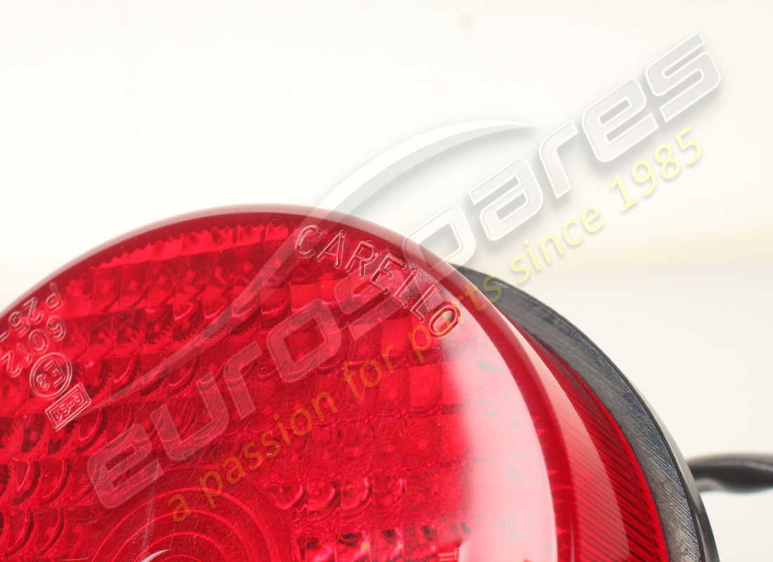 NOUVEAU FEU ARRIÈRE FERRARI AVEC RÉFLECTEUR OE. NUMÉRO DE PIÈCE 20082301 (2) nouveau feu arrière ferrari avec réflecteur oe. numéro de pièce 20082301 (2)