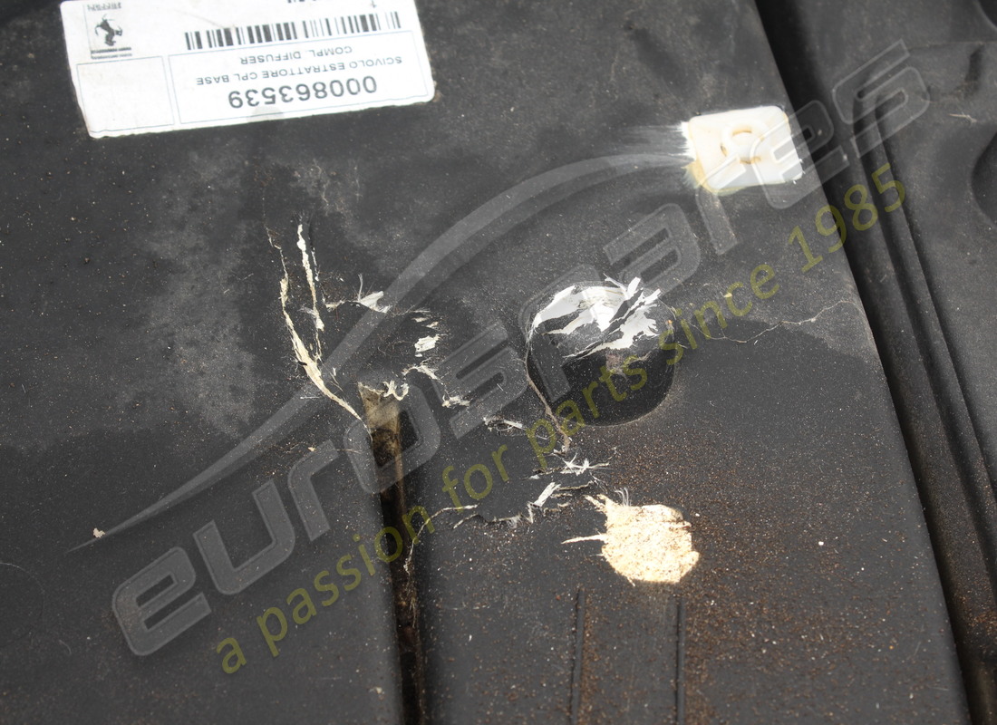 diffuseur complet ferrari endommagé. numéro de pièce 863539 (6)