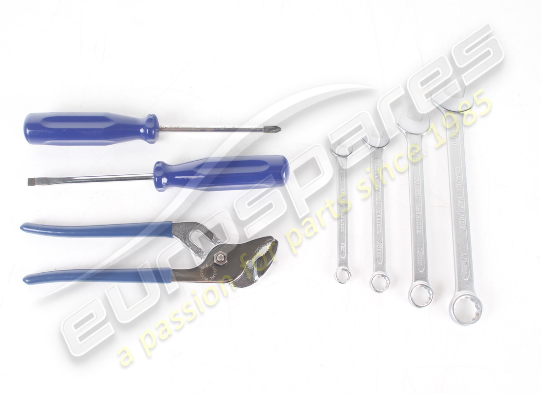 jeu d'outils d'occasion maserati. référence 389801003 (2)