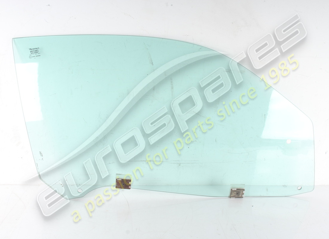 UTILISÉ Maserati VITRE DE PORTE DROITE M338 . NUMÉRO DE PIÈCE 387700306 (1)