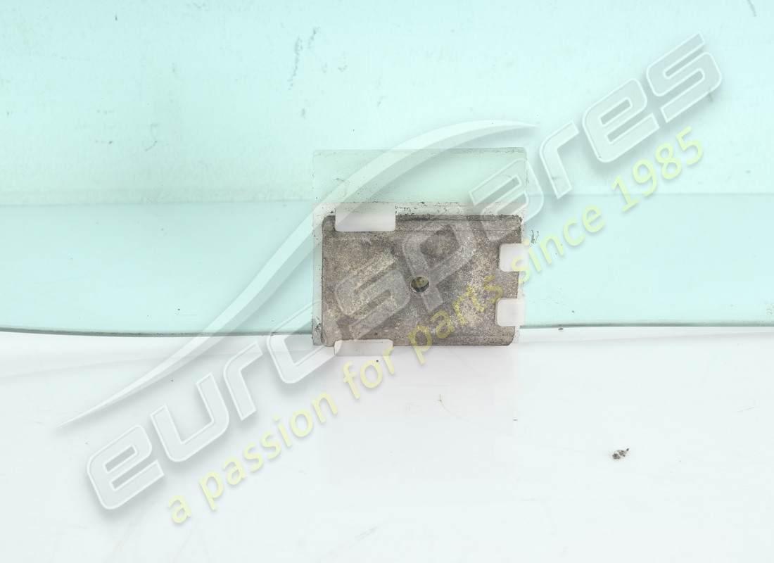 UTILISÉ MASERATI RH VITRE DE PORTE M338. NUMÉRO DE PIÈCE 387700306 (4) utilisé maserati rh vitre de porte m338. numéro de pièce 387700306 (4)